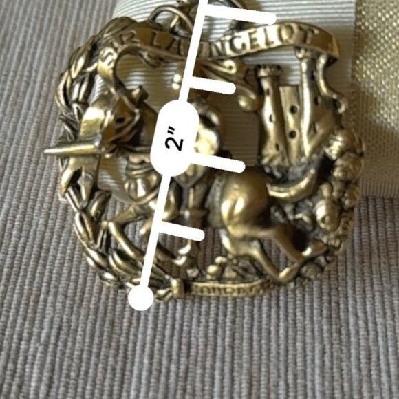 Vintage Brass Knight Plaque Keychain Featuring Sir Launcelot On Horse With Castl - Picture 12 of 12